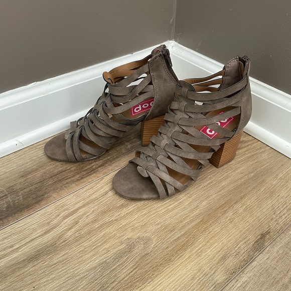 Pop Women's Brown Sandals - Picture 1 of 7